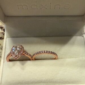 Rose Gold Teardrop Ring Set